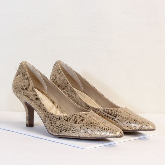 Easy Street Women's Snakeskin Pointed Toe Reptile Print Low Heel Pumps Size 8.5N - Picture 1 of 8